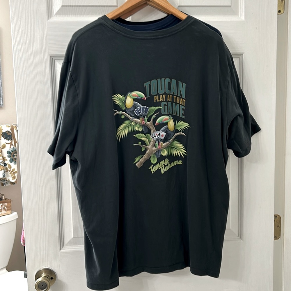 Tommy Bahama black graphic tee size extra  large